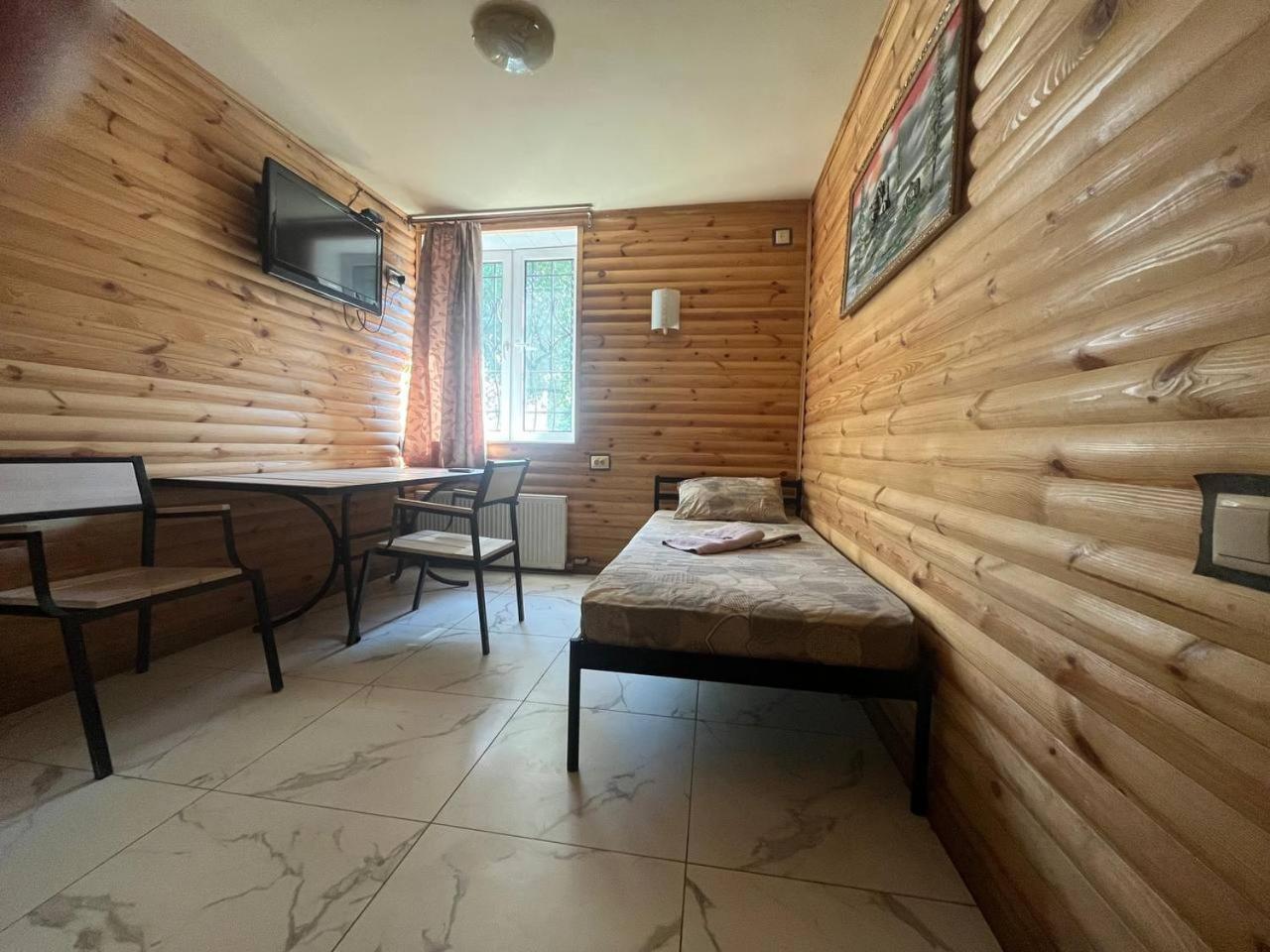 Pitstop Motel Dniprodzerzhyns'k Ngoại thất bức ảnh