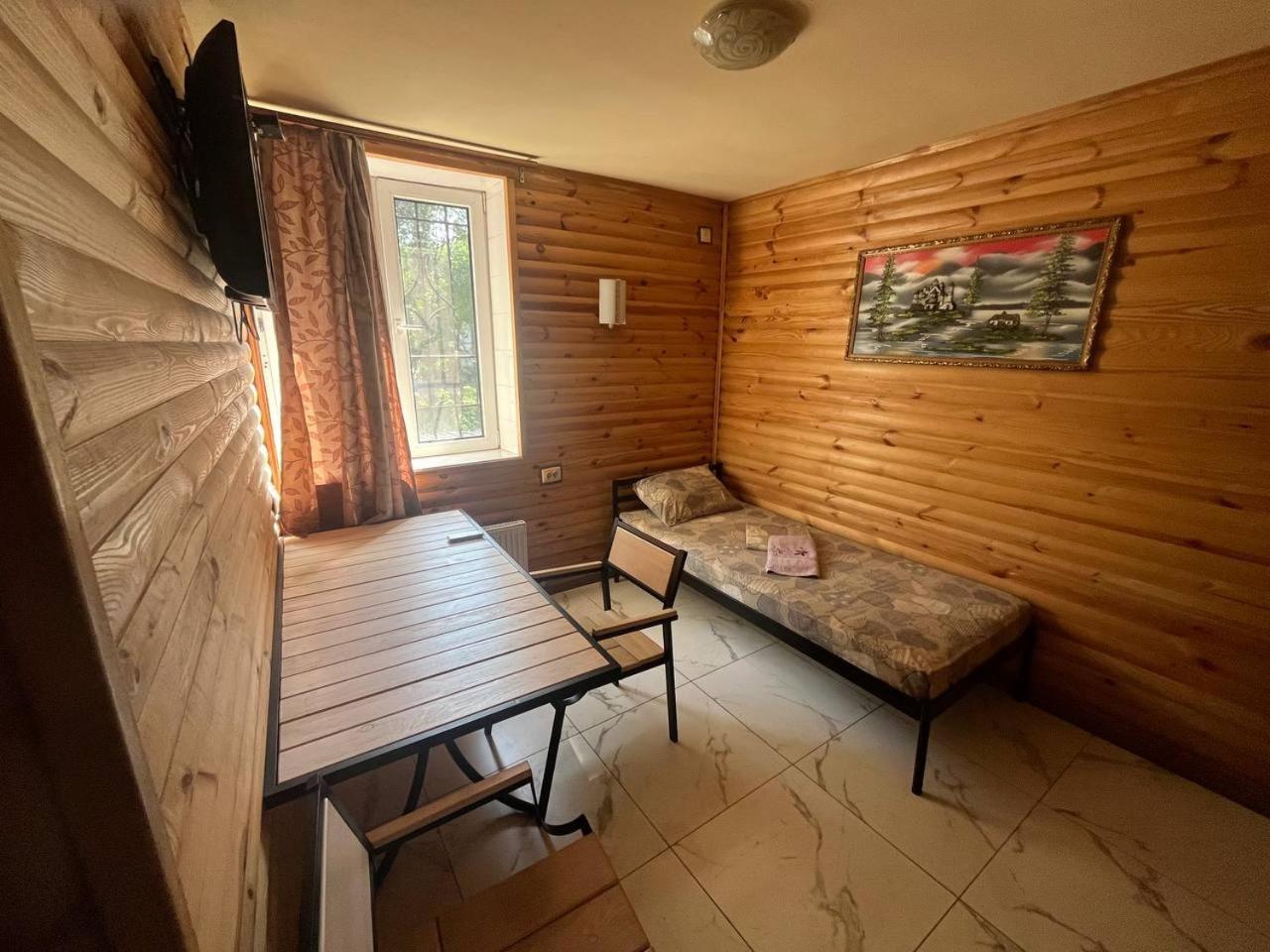 Pitstop Motel Dniprodzerzhyns'k Ngoại thất bức ảnh