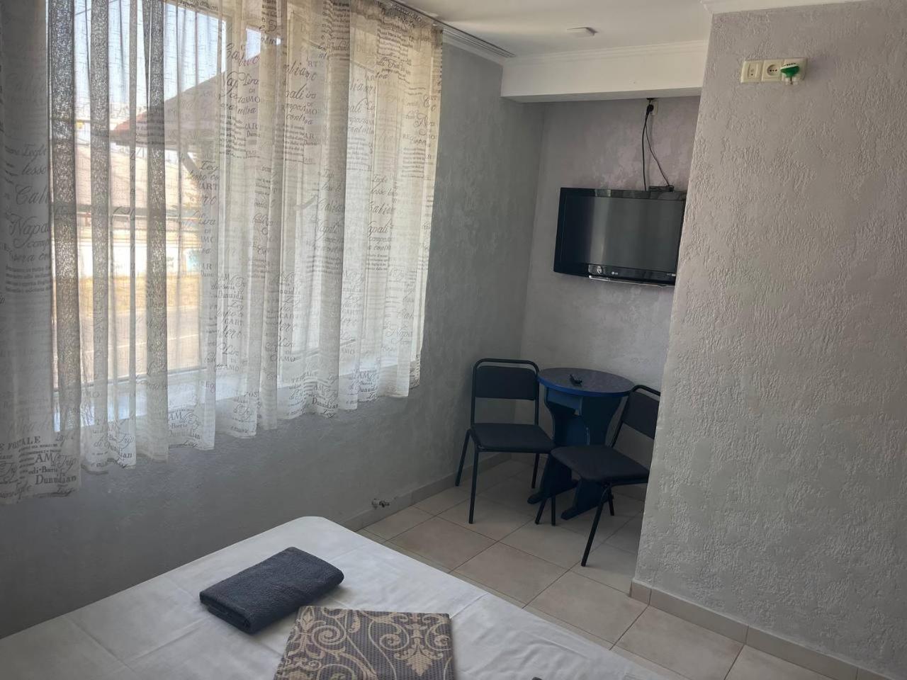 Pitstop Motel Dniprodzerzhyns'k Ngoại thất bức ảnh
