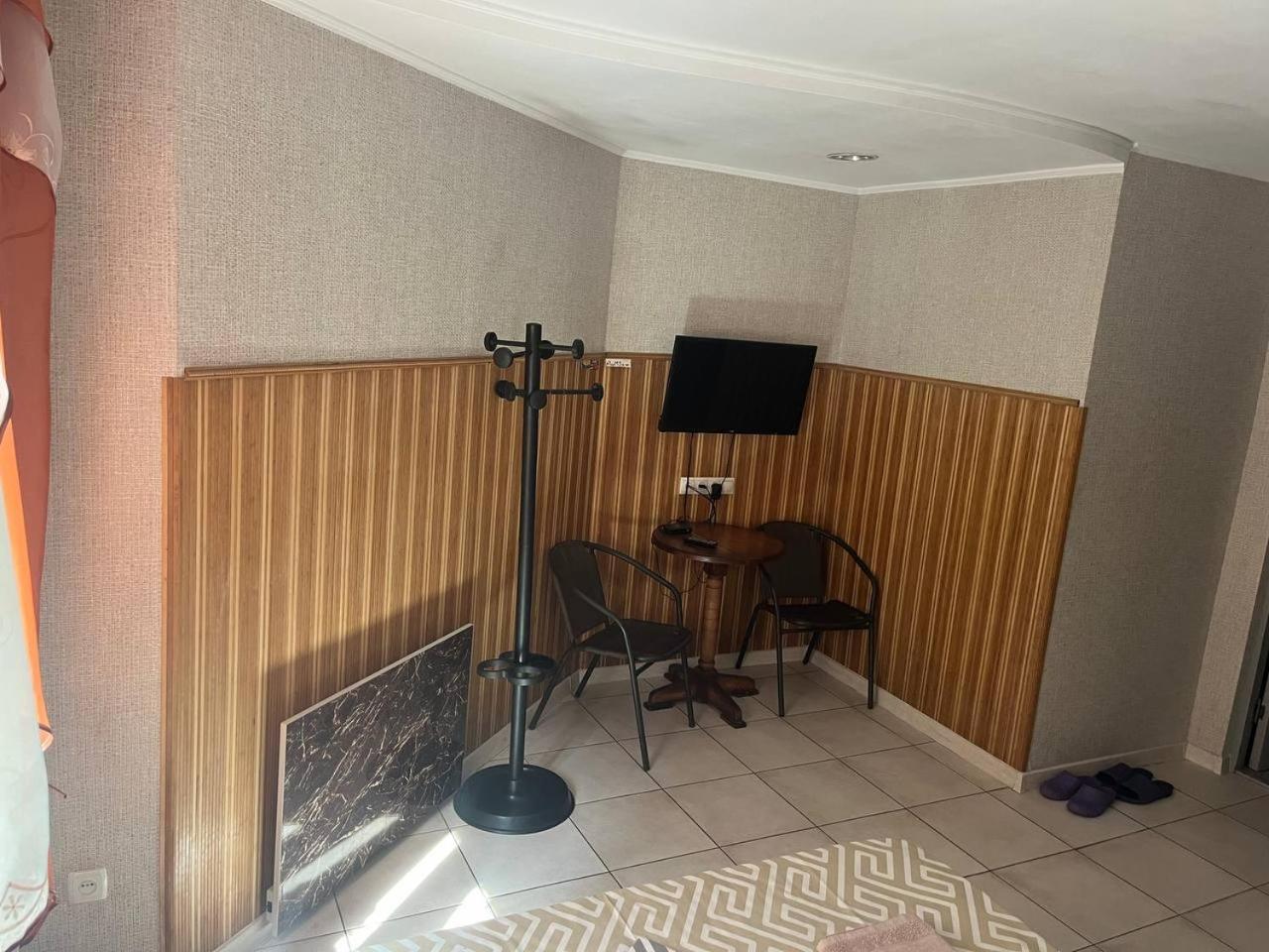 Pitstop Motel Dniprodzerzhyns'k Ngoại thất bức ảnh